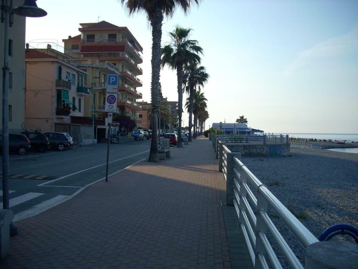 Appartamento Al Mare Di Ventimiglia Exterior photo