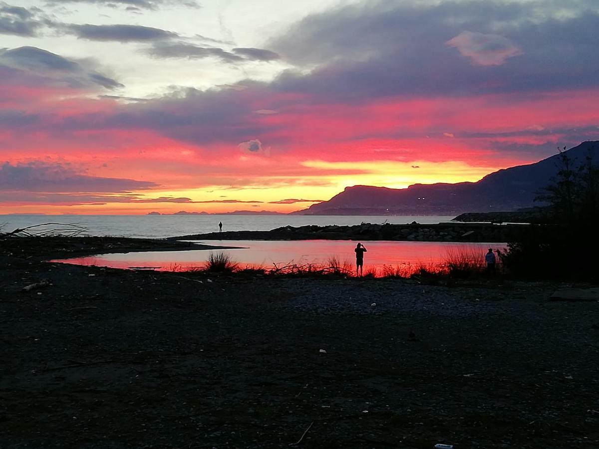 Appartamento Al Mare Di Ventimiglia Exterior photo